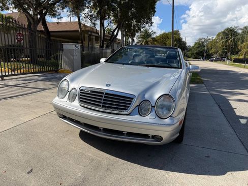 Used 2002 Mercedes-Benz CLK 55 AMG Cabriolet image 8