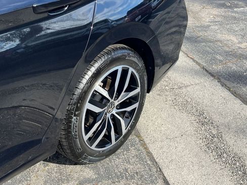 Used 2025 Volkswagen Jetta SE image 32