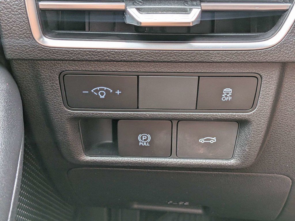 Used 2025 Hyundai Sonata SEL FWD image 31