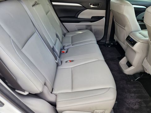 Used 2018 Toyota Highlander XLE FWD image 99