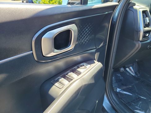 Used 2023 Kia Sorento LX image 18