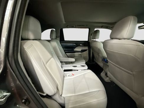 Used 2017 Toyota Highlander Limited Platinum image 30