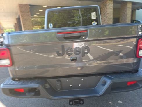 Used 2023 Jeep Gladiator Sport AWD/4WD image 9
