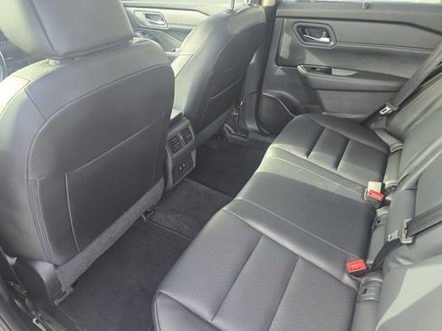 Used 2024 Nissan Rogue SV w/ SV Premium Package FWD image 12