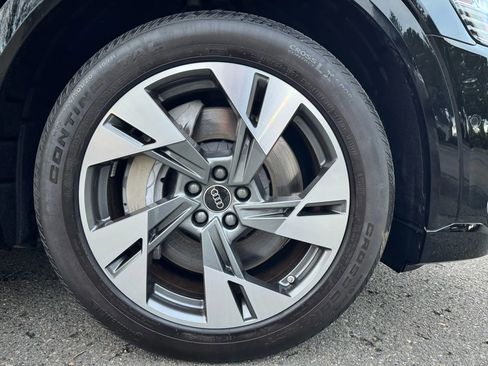 Used 2022 Audi e-tron Premium Plus image 20