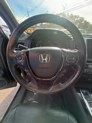 Used 2017 Honda Pilot Touring image 21