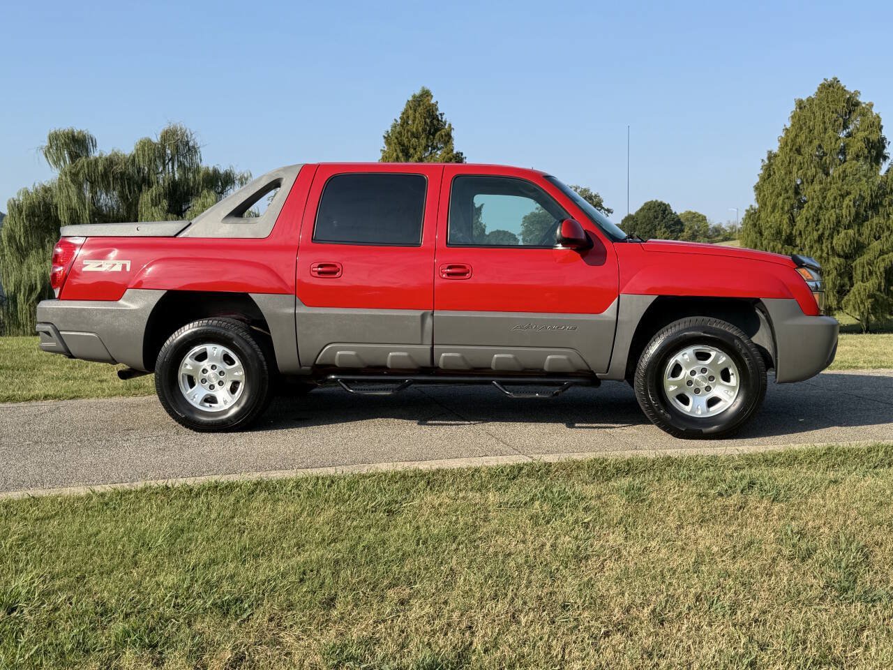Used 2002 Chevrolet Avalanche 4x4 w/ Off-Road Suspension Pkg image 10