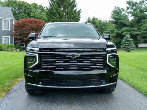 Used 2026 Chevrolet Suburban High Country AWD/4WD image 7