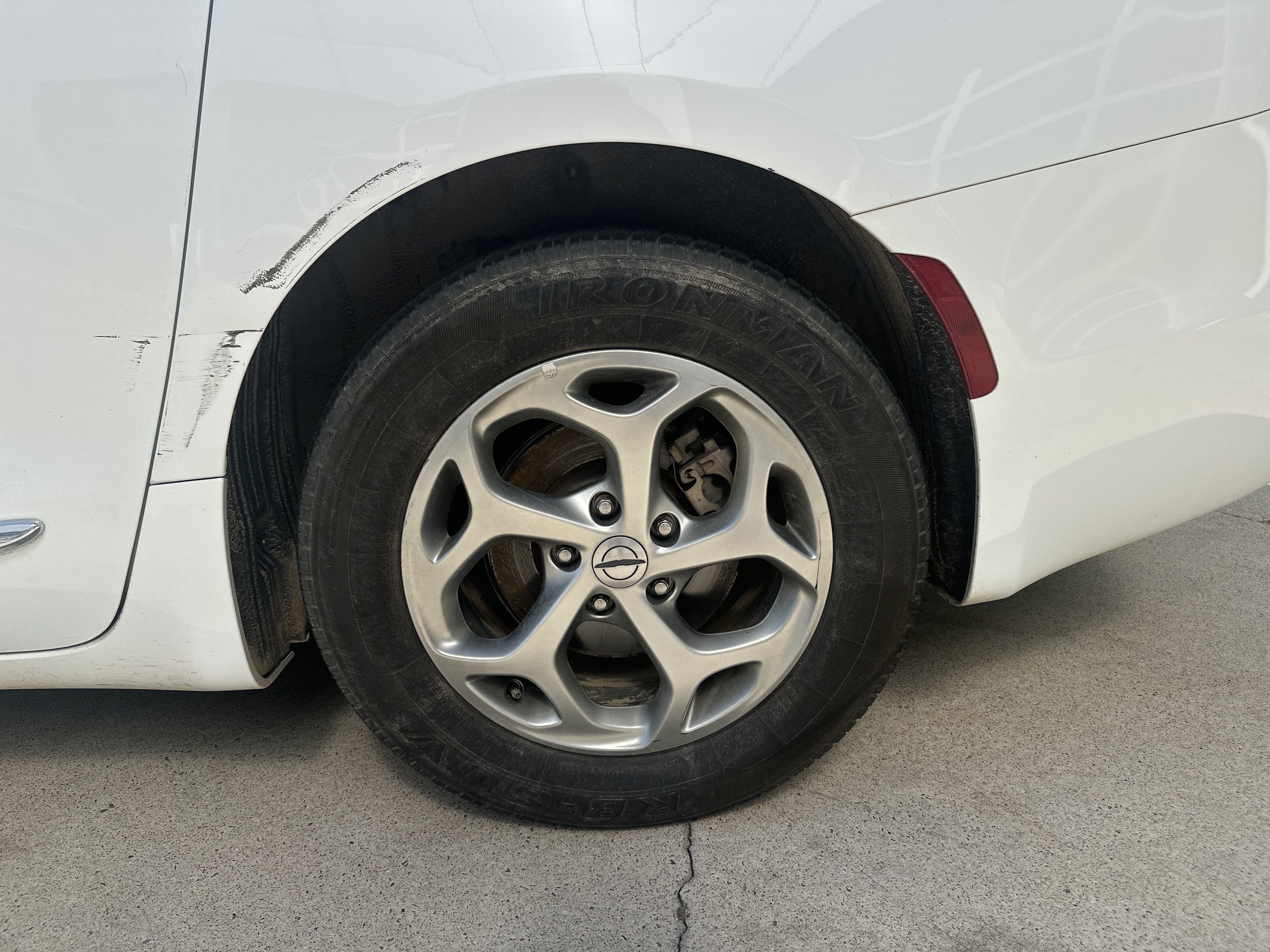 Used 2023 Chrysler Pacifica Limited FWD image 33