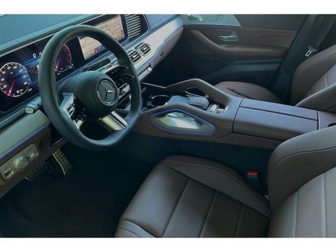 Used 2024 Mercedes-Benz GLS 450 4MATIC image 23