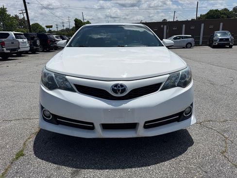 Used 2012 Toyota Camry SE FWD image 2