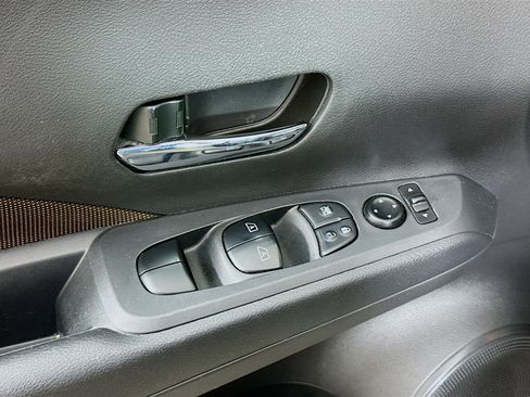 Used 2024 Nissan Kicks SR image 15