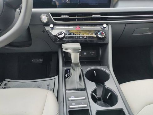 Certified 2025 Hyundai Sonata SE image 11