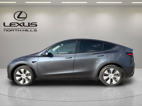 Used 2023 Tesla Model Y Long Range image 8
