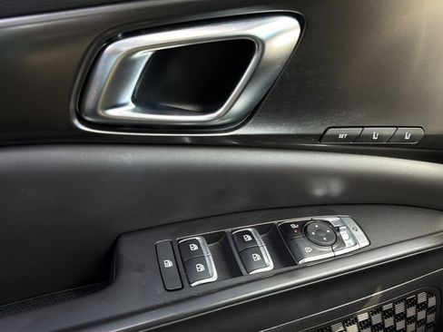 Used 2025 Kia Carnival SX Prestige FWD image 23