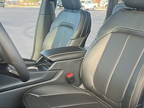 New 2025 Jeep Grand Cherokee Limited w/ Luxury Tech Group II image 16