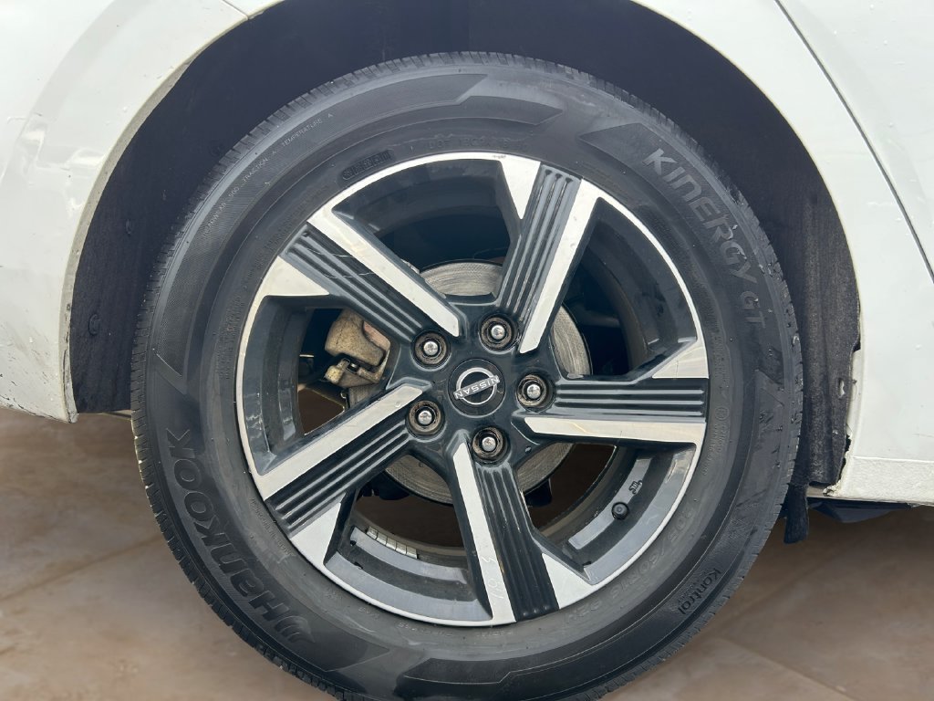 Used 2025 Nissan Sentra SV FWD image 14