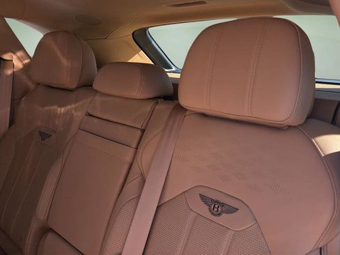 Used 2023 Bentley Bentayga Extended Wheelbase image 25