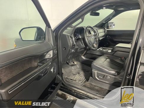 Used 2018 Ford Expedition Limited w/ Equipment Group 301A AWD/4WD image 8