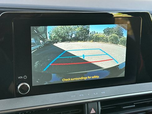 Used 2025 Toyota Prius Plug-In Hybrid FWD image 19