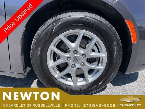 Used 2022 Chrysler Pacifica Touring-L FWD image 51