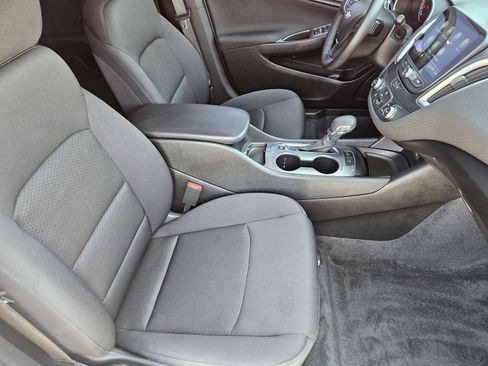 Certified 2025 Chevrolet Malibu RS FWD image 17