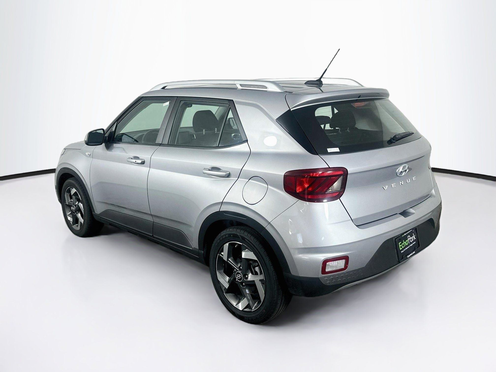Used 2025 Hyundai Venue SEL FWD image 5