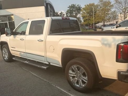 Used 2018 GMC Sierra 1500 SLT AWD/4WD image 4