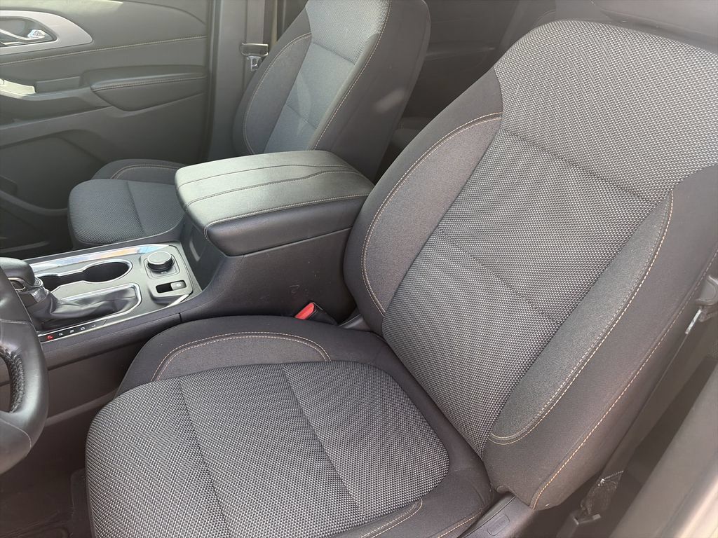 Used 2021 Chevrolet Traverse LT FWD image 11