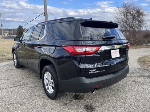 Used 2020 Chevrolet Traverse LT w/ Driver Confidence II Package image 3