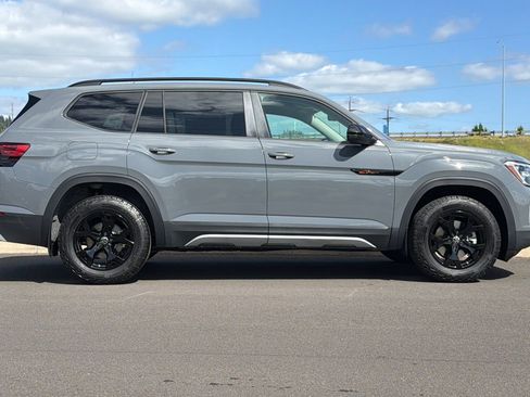 New 2026 Volkswagen Atlas Peak Edition AWD/4WD image 2