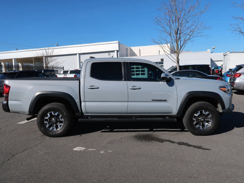 Used 2019 Toyota Tacoma TRD Off-Road image 11
