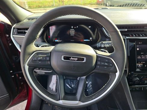 Certified 2024 Jeep Grand Cherokee Altitude image 32