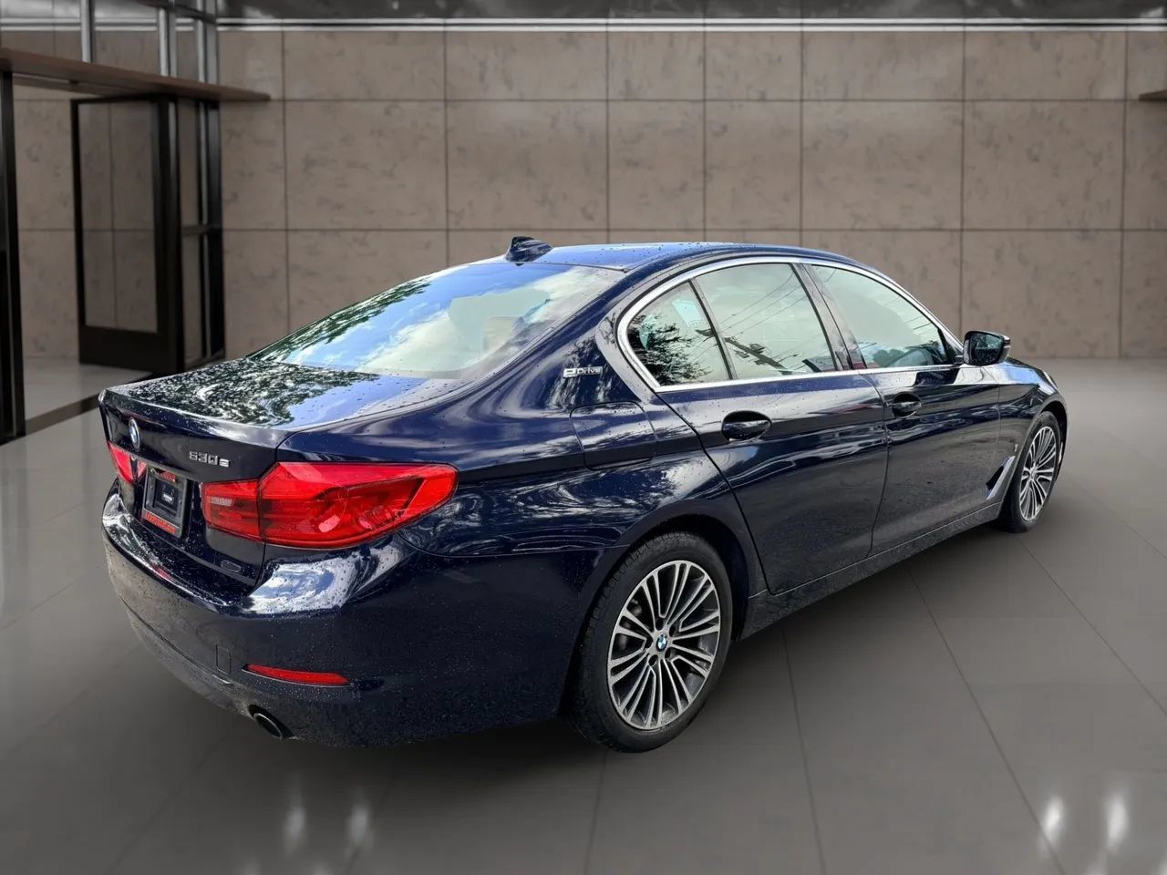 Used 2019 BMW 530e w/ Convenience Package RWD image 3