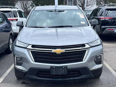 Used 2023 Chevrolet Traverse LS image 2
