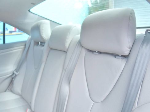 Used 2011 Toyota Camry XLE FWD image 12