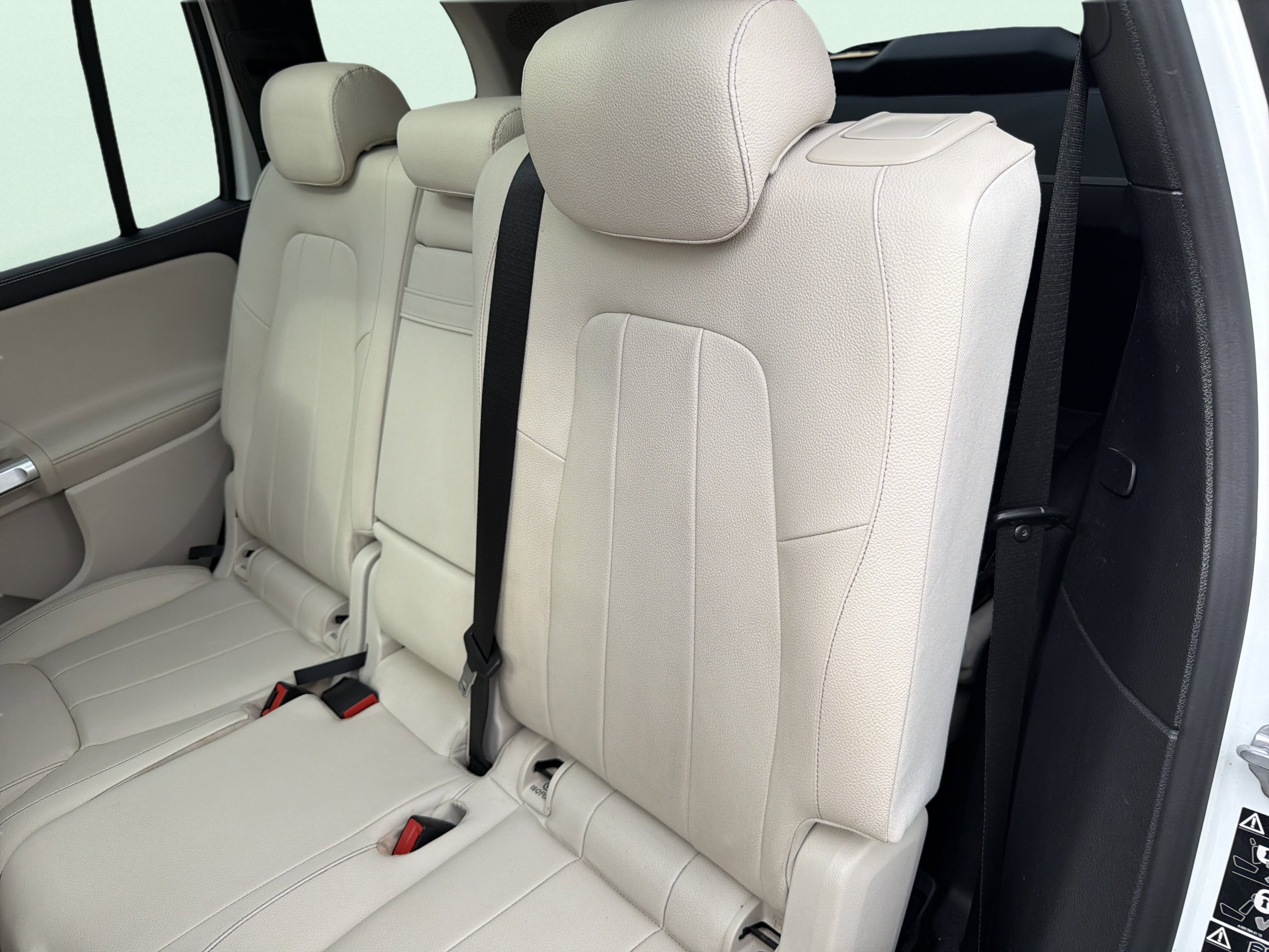 Used 2021 Mercedes-Benz GLB 250 4MATIC image 25