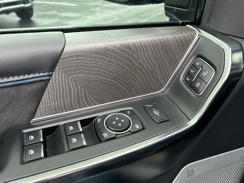 Certified 2025 Ford F350 Platinum image 30