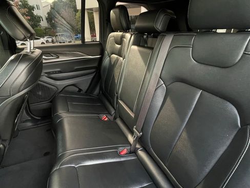 Used 2024 Jeep Grand Cherokee Limited w/ Black Appearance Package AWD/4WD image 23