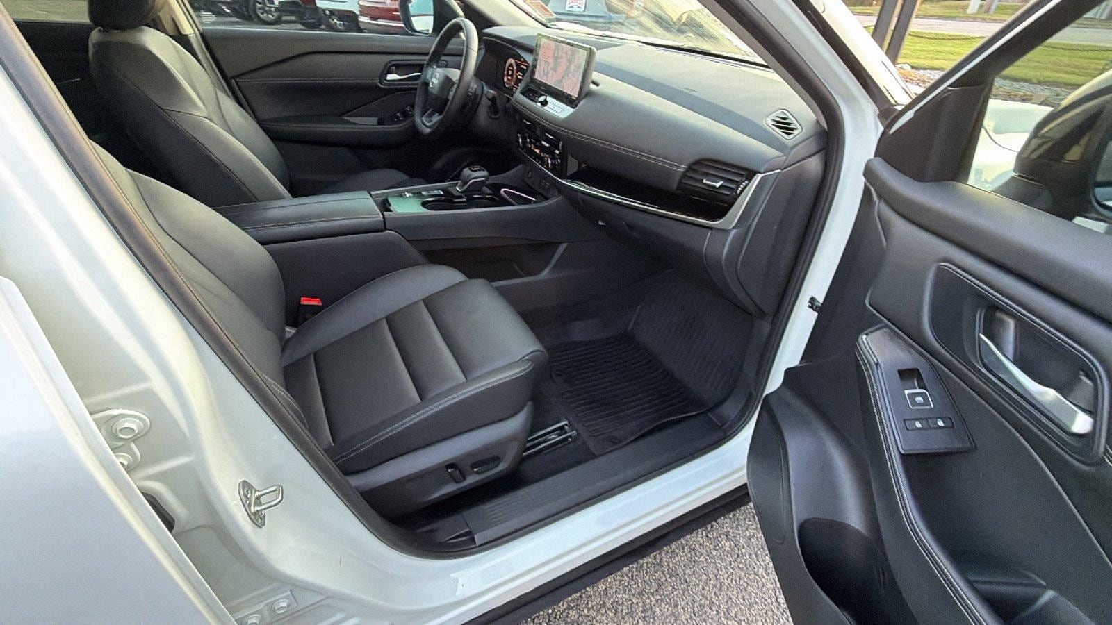 Used 2025 Nissan Rogue SL w/ SL Premium Package FWD image 20