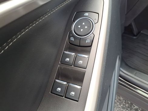 Used 2023 Ford Explorer XLT w/ Equipment Group 202A AWD/4WD image 18