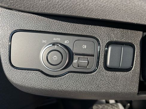 Used 2025 Mercedes-Benz Sprinter 2500 image 16