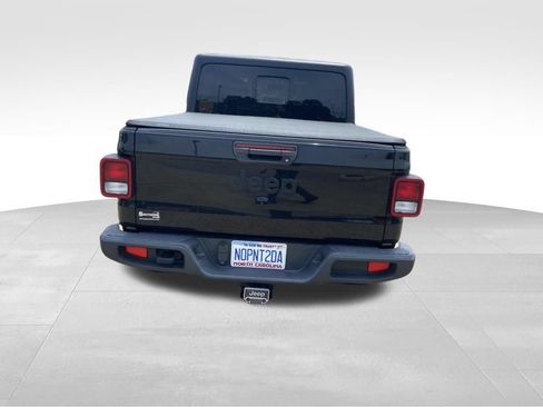Used 2022 Jeep Gladiator Sport AWD/4WD image 16
