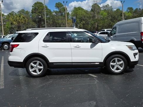 Certified 2018 Ford Explorer XLT image 9