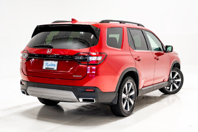 Used 2025 Honda Pilot Touring image 36