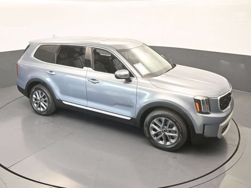 Used 2024 Kia Telluride LX FWD image 52