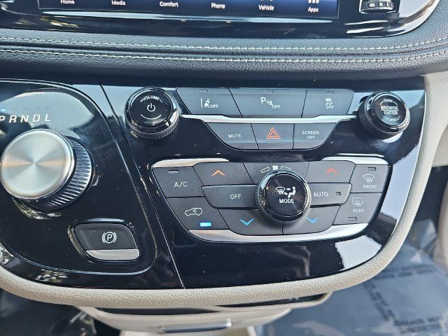 Used 2023 Chrysler Pacifica Touring-L FWD image 21