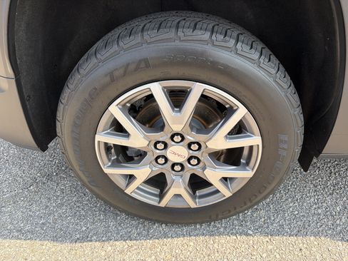 Certified 2020 GMC Acadia SLT w/ LPO, Floor Liner Package FWD image 18