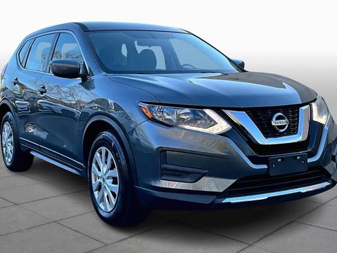 Used 2017 Nissan Rogue S image 2
