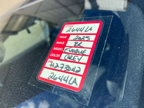 Used 2025 Land Rover Range Rover Evoque Dynamic SE image 19